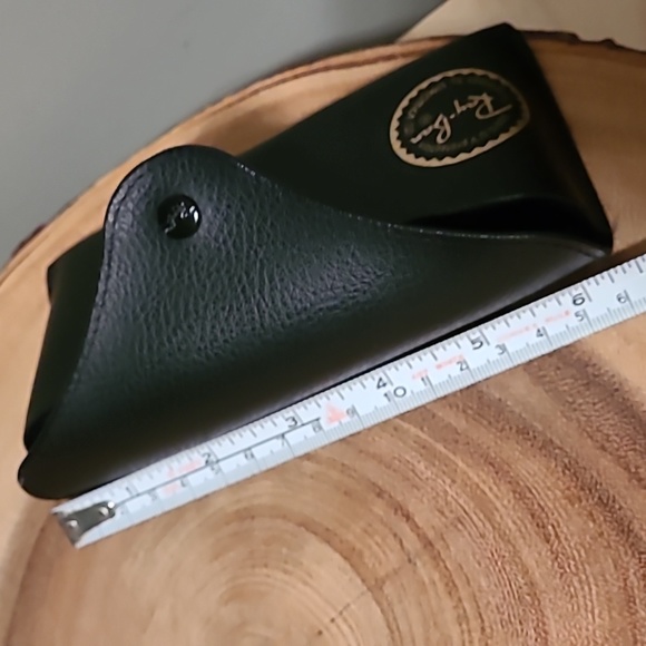 Ray-Ban sunglasses case - like new - Picture 4 of 5